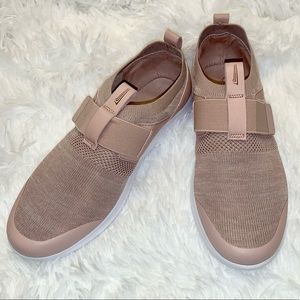 Copperfit Lightweight Athletic Comfort Sneaker - size 7B in Blush